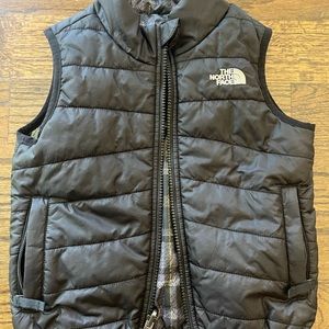 The North Face reversible vest 3T boy or girl. Excellent condition